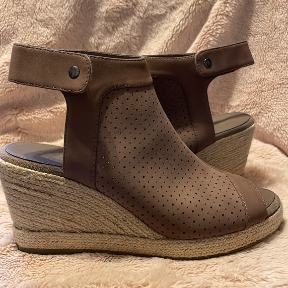 Skechers Shoes - 11 SKETCHERS memory foam wedges